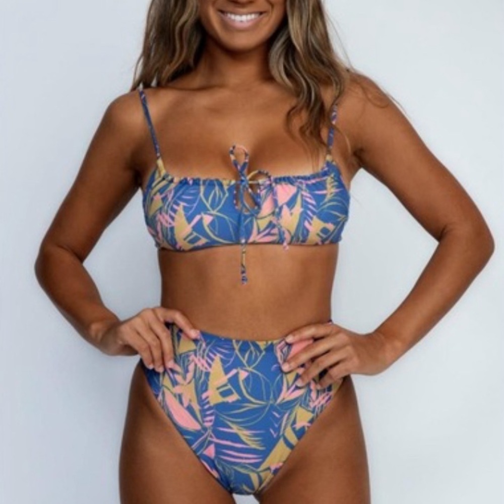SKATIE Demi Bikini Top in Anguilla - NWT - Pink & Blue Print - Adjustable - Sz M